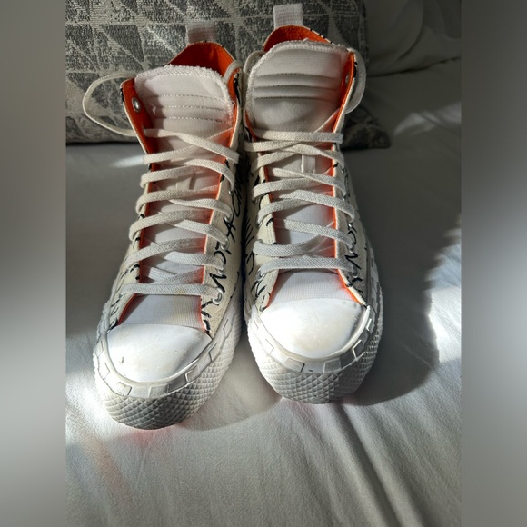 Converse - Picture 2 of 5